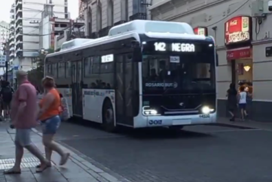 De Funes a Rosario, a todo gas: el 142 negro renovó su flota de colectivos y sumó unidades nuevas a GNC